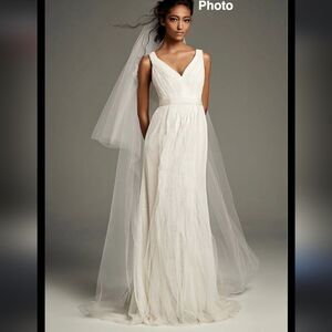 Vera Wang Amazing Ivory/Nude Bridal Dress un‎altered. Style VW351448. Size 14